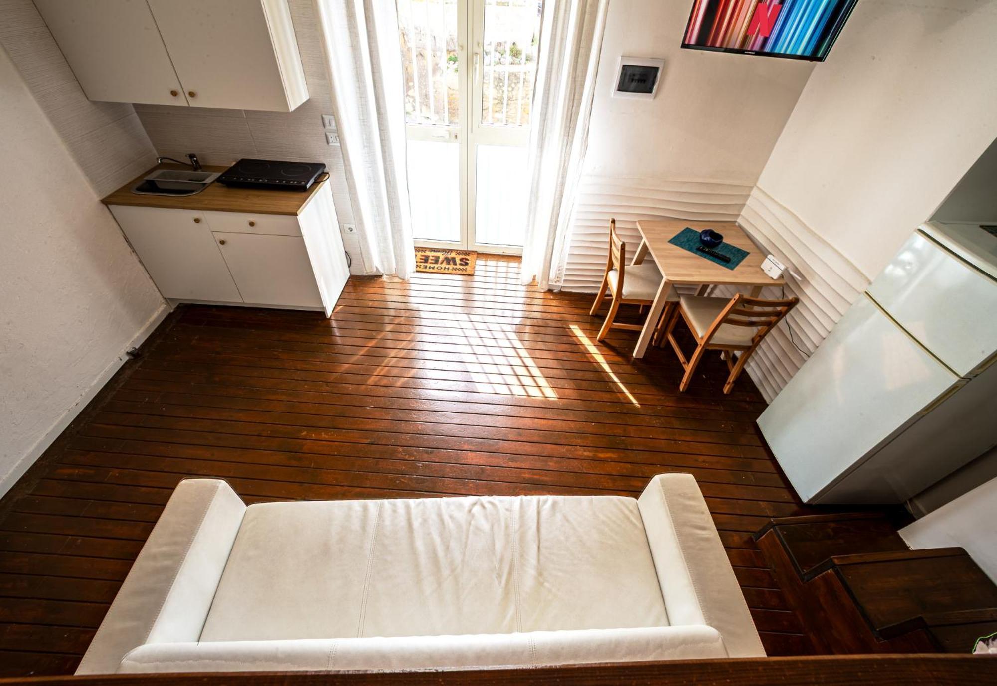 Mh Suites Rooms Apartments Баколи Стая снимка