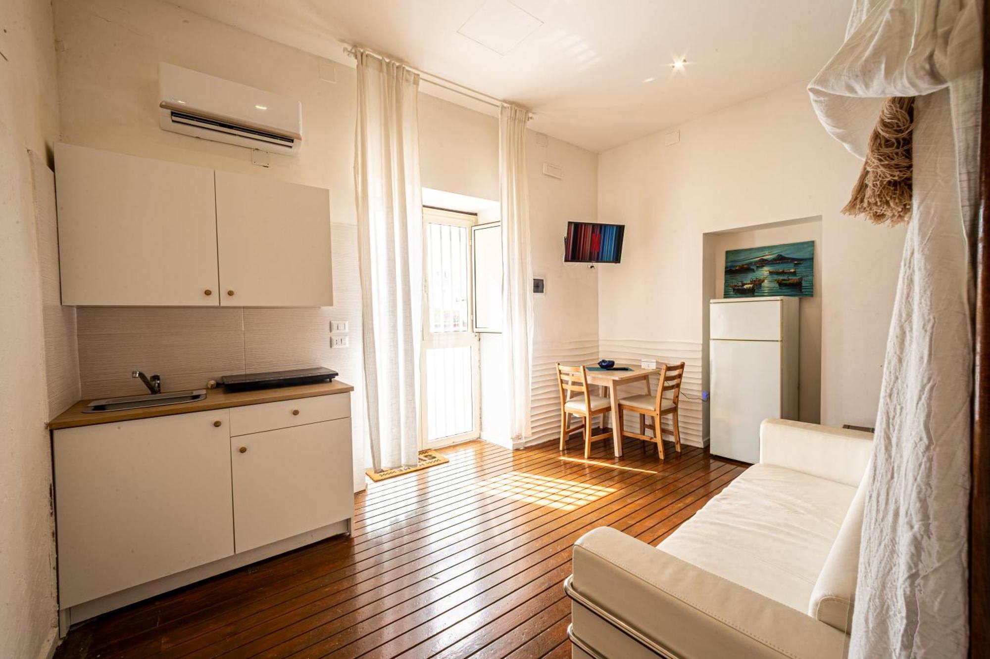 Mh Suites Rooms Apartments Баколи Екстериор снимка
