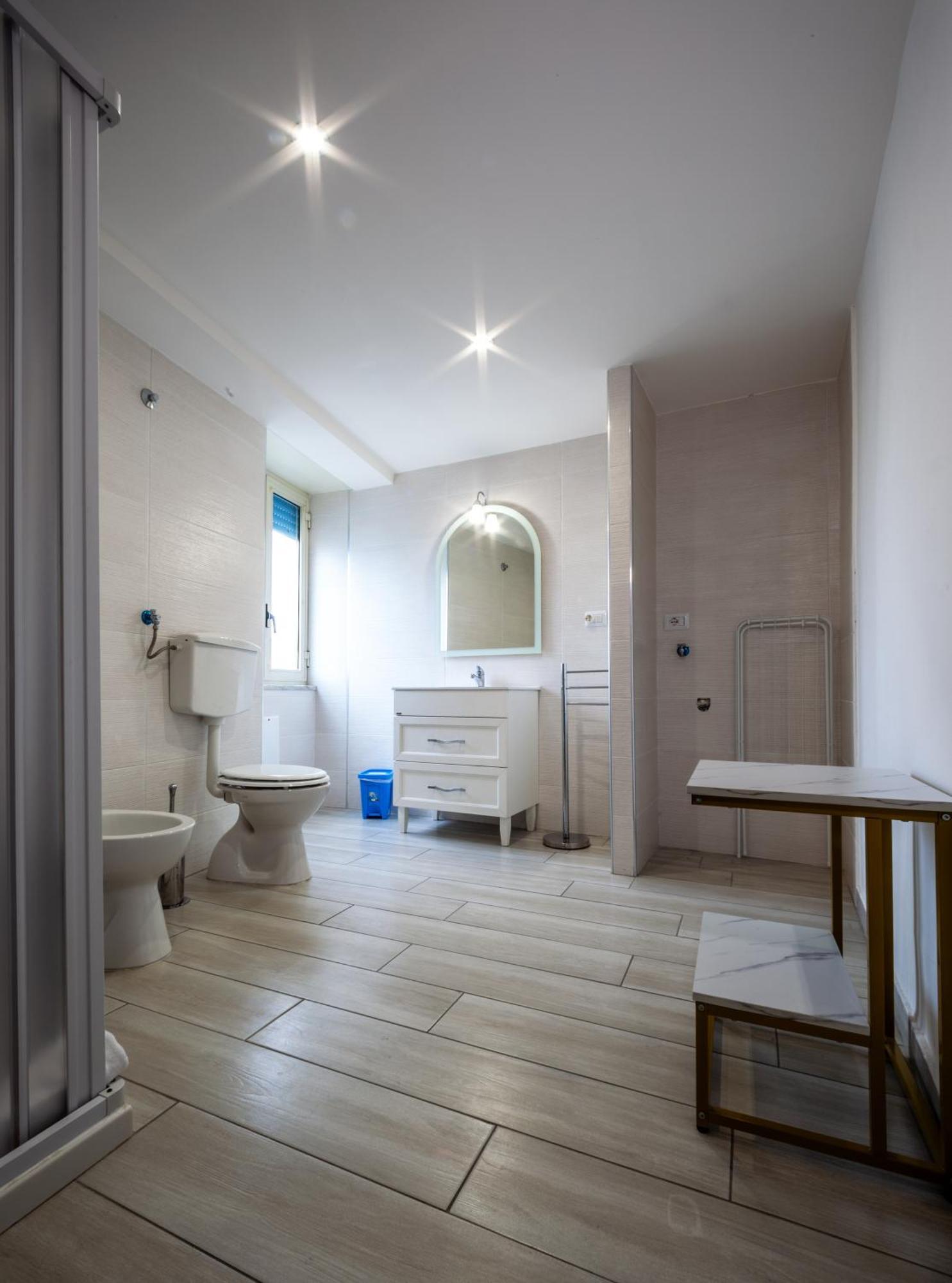 Mh Suites Rooms Apartments Баколи Стая снимка