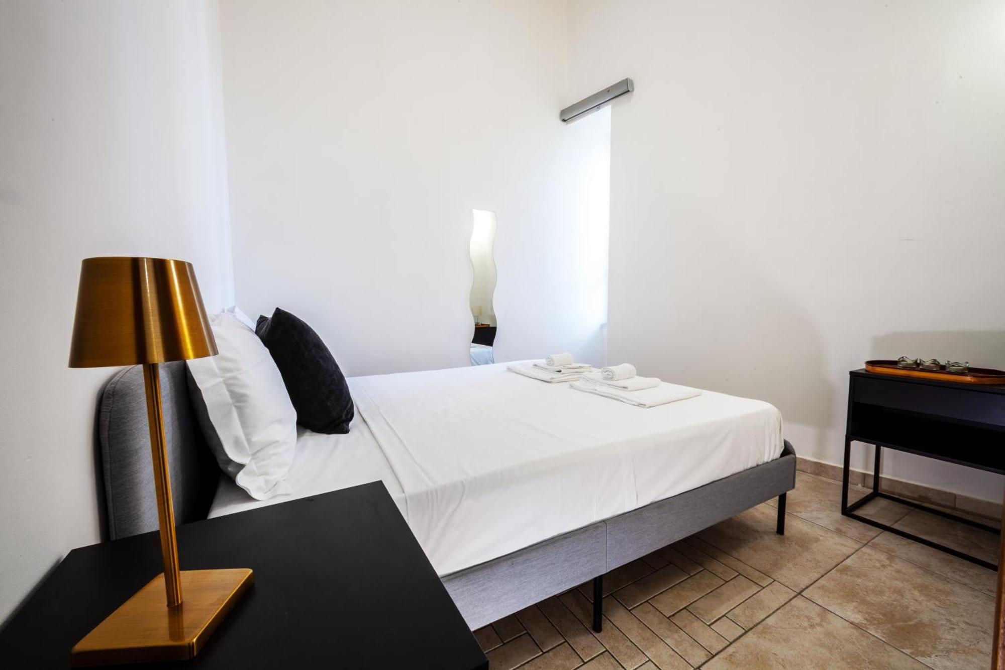 Mh Suites Rooms Apartments Баколи Екстериор снимка