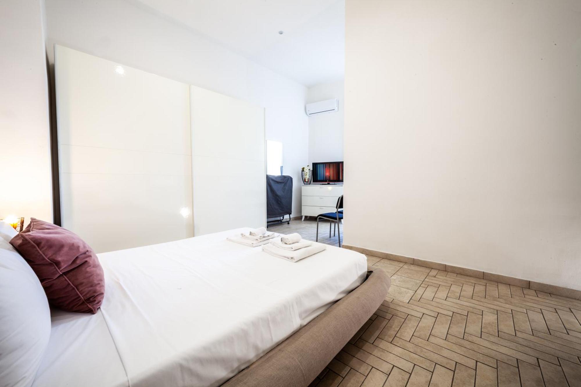 Mh Suites Rooms Apartments Баколи Стая снимка