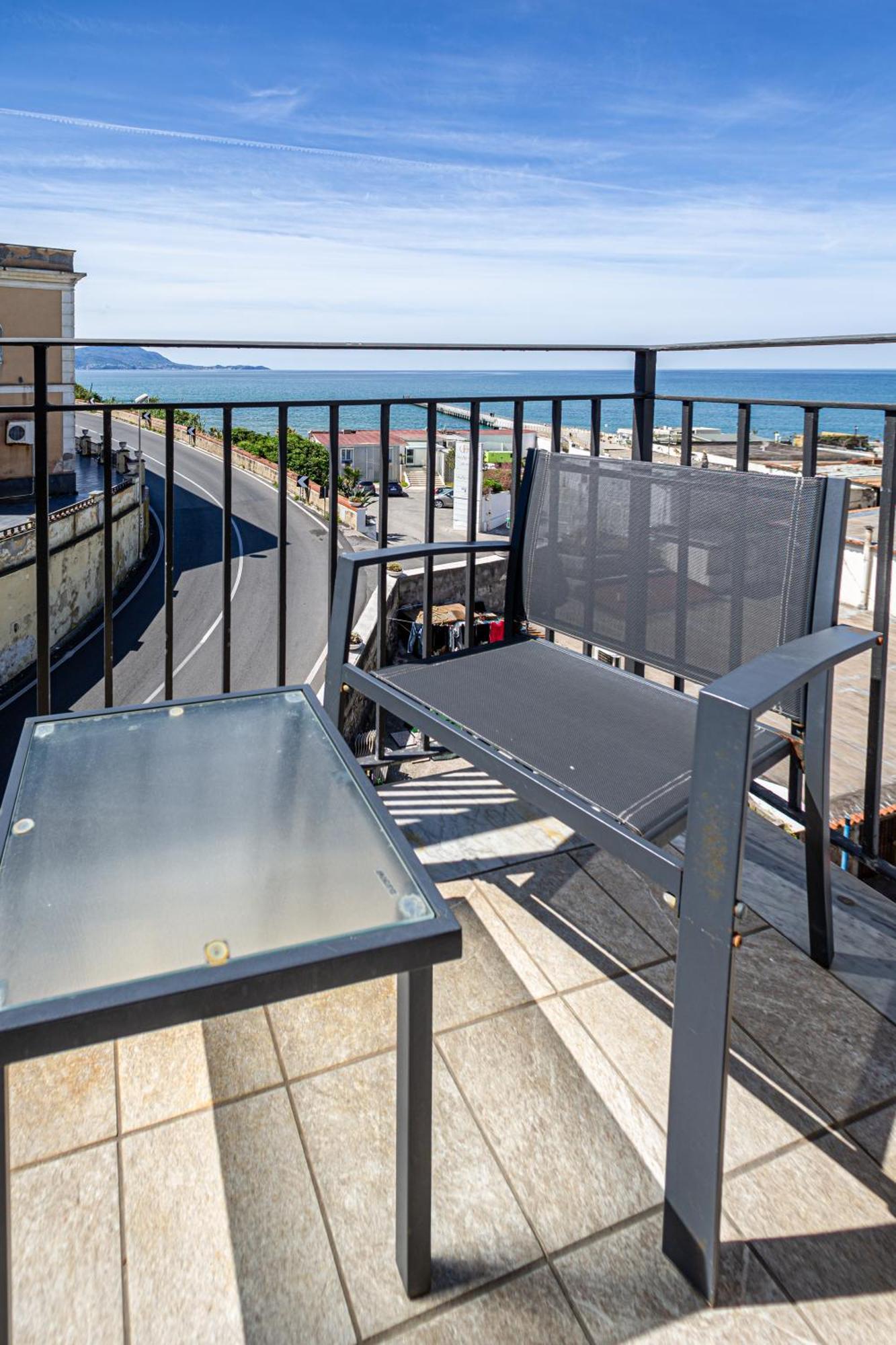 Mh Suites Rooms Apartments Баколи Екстериор снимка