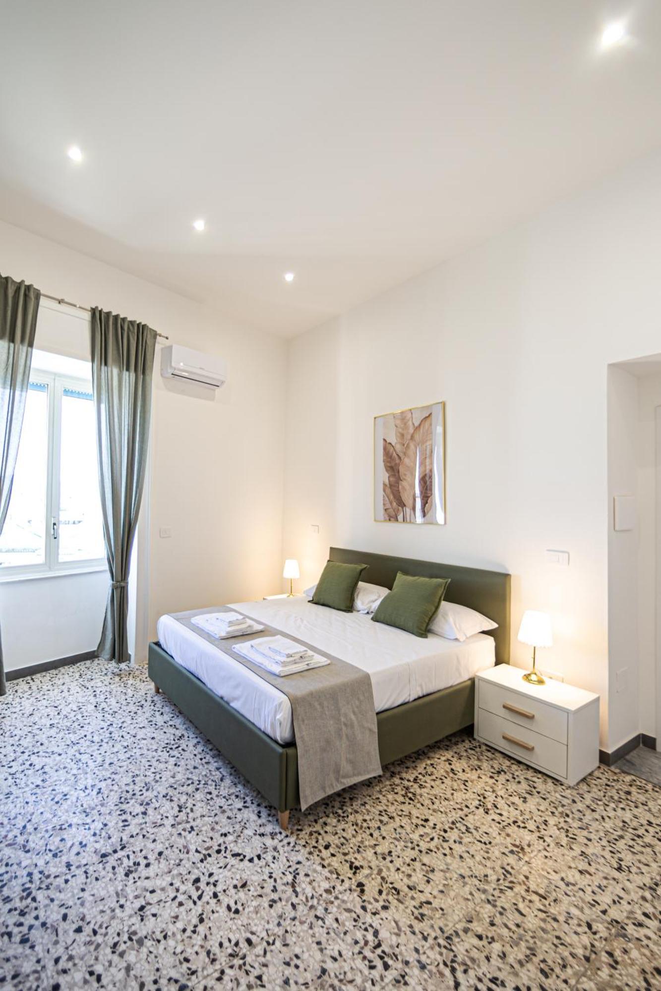 Mh Suites Rooms Apartments Баколи Екстериор снимка
