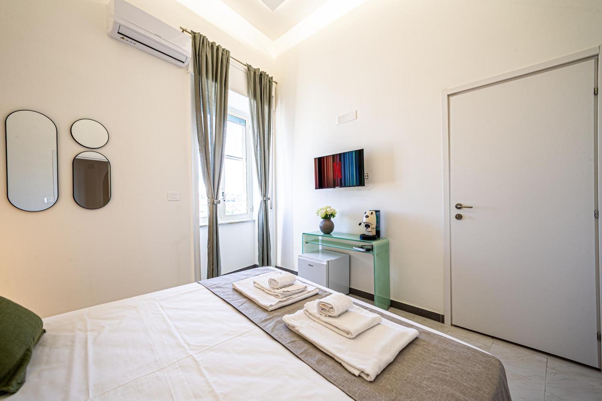 Mh Suites Rooms Apartments Баколи Екстериор снимка
